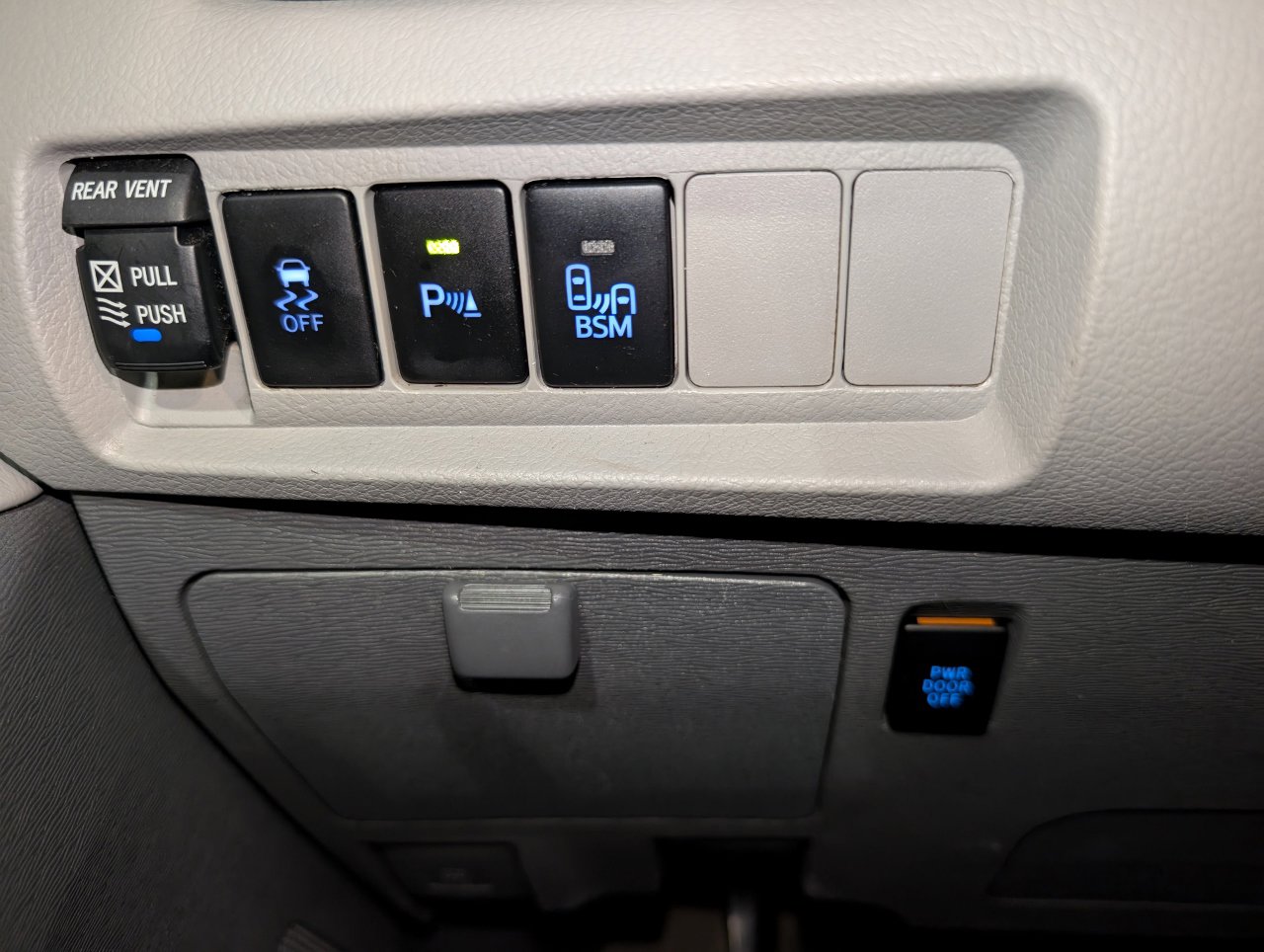 Used 2017 Toyota Sienna XLE Premium image 49