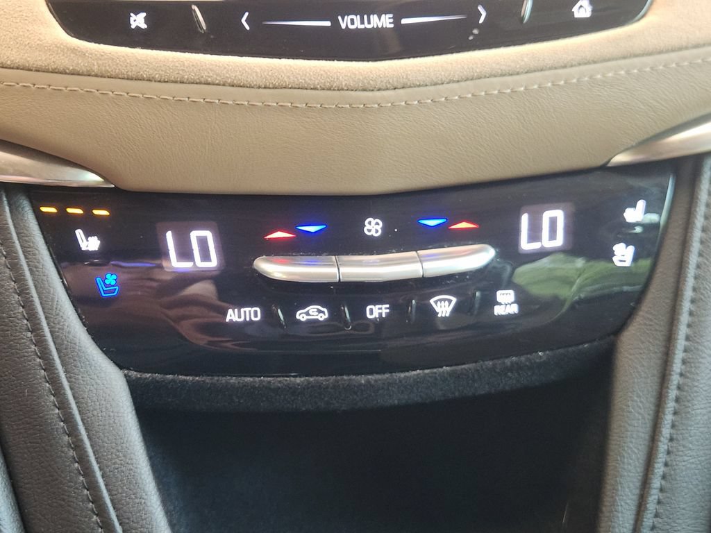 Used 2017 Cadillac XT5 Platinum AWD/4WD image 19