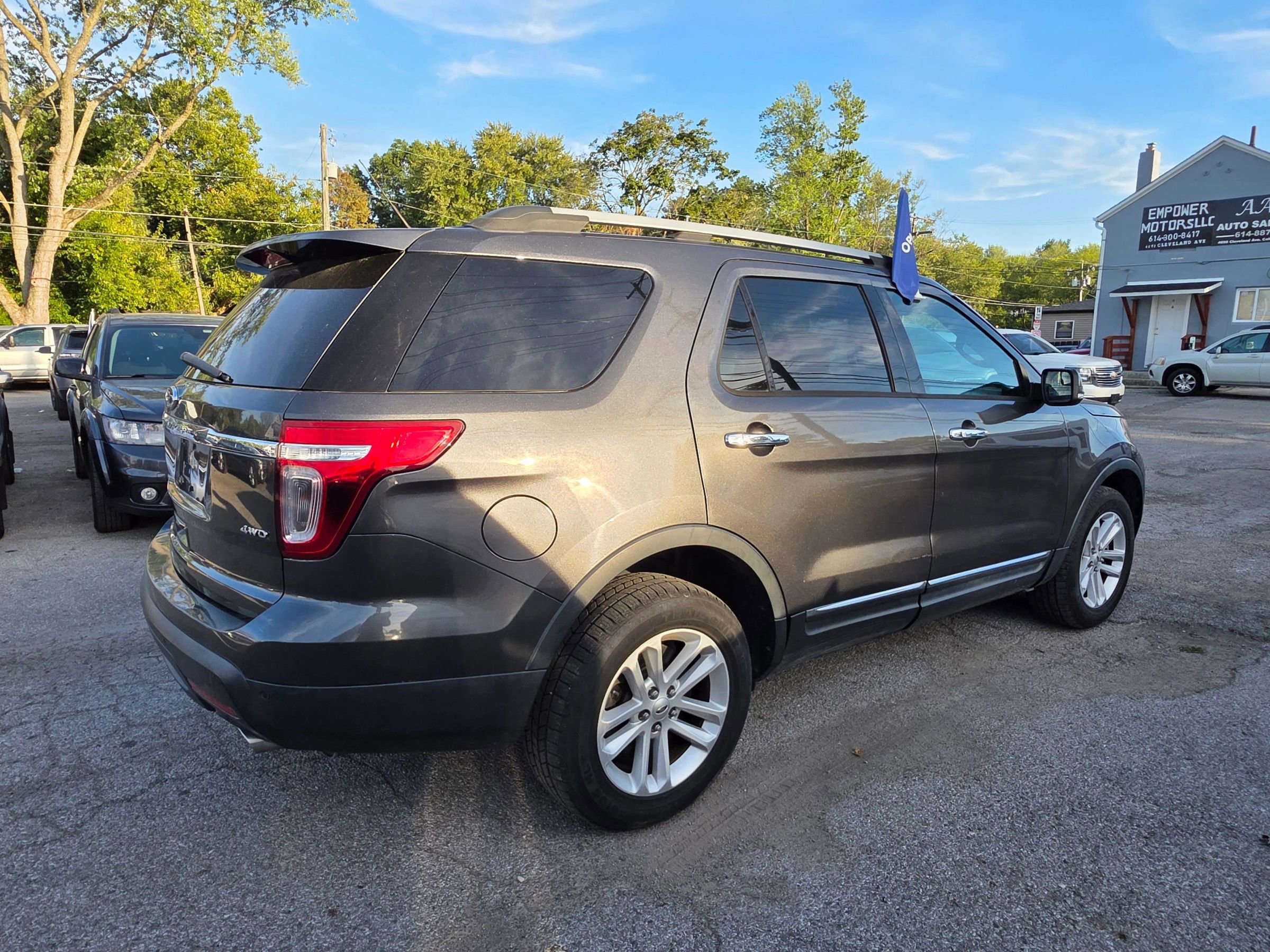 Used 2015 Ford Explorer XLT image 3