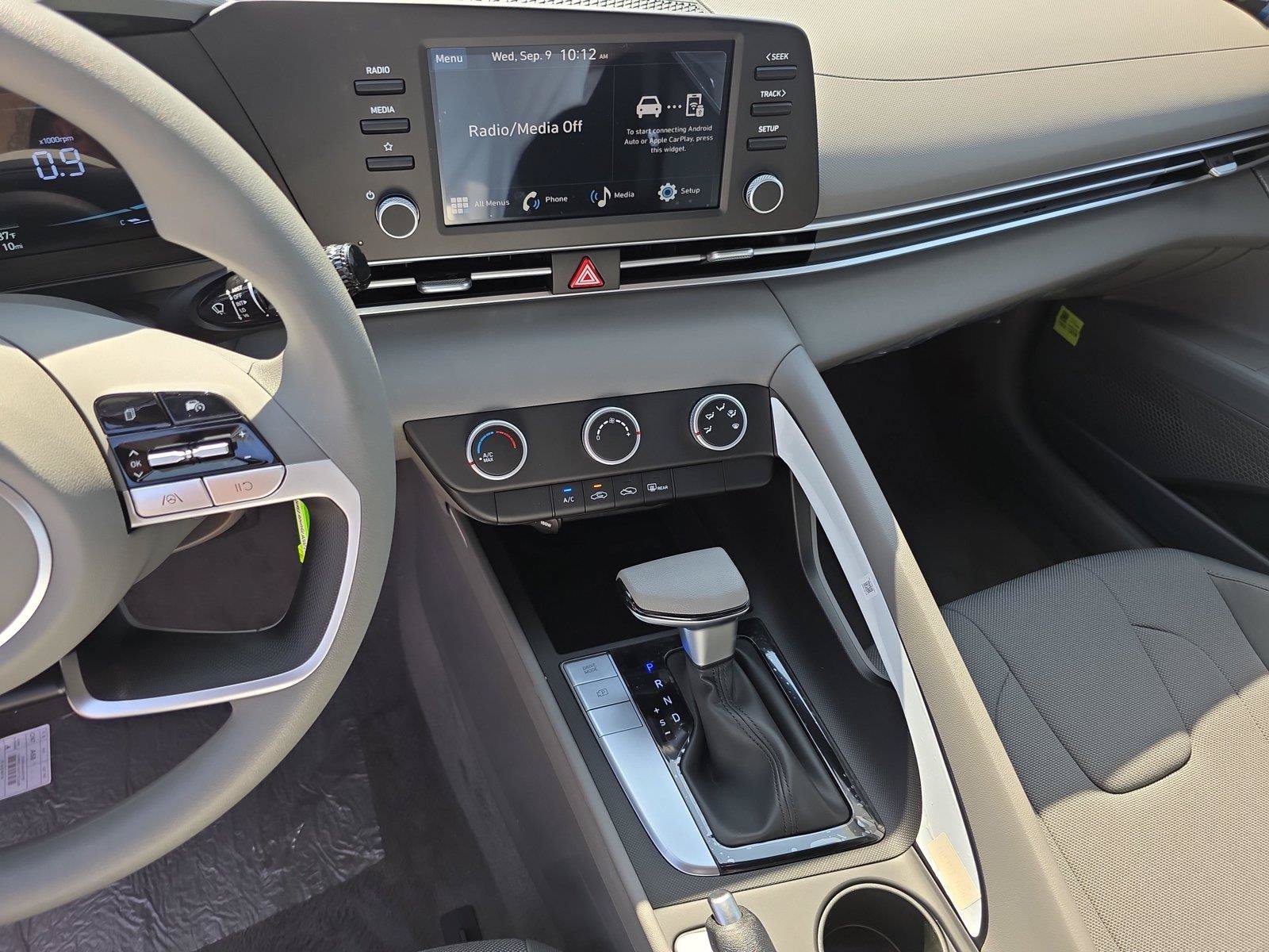 New 2026 Hyundai Elantra SE FWD image 19