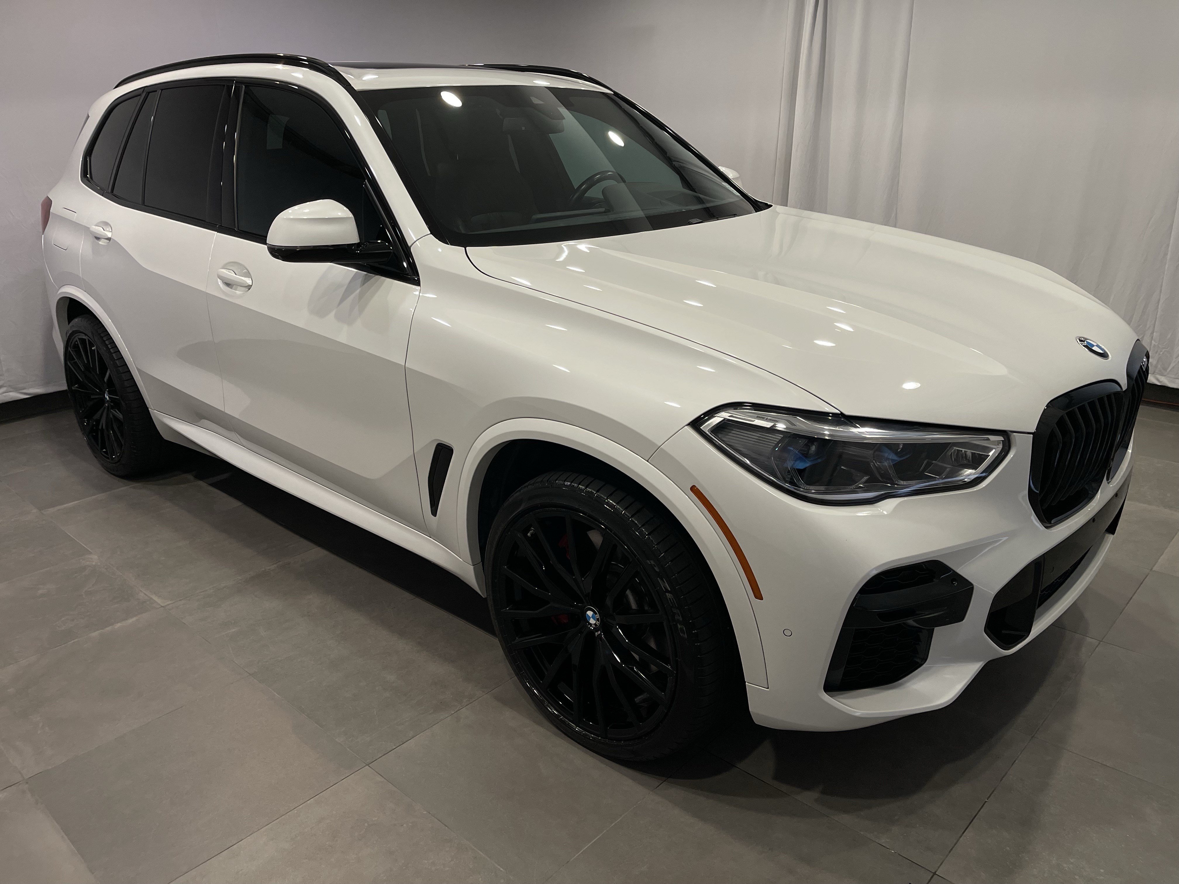 Certified 2022 BMW X5 M50i w/ Executive Package AWD/4WD image 3