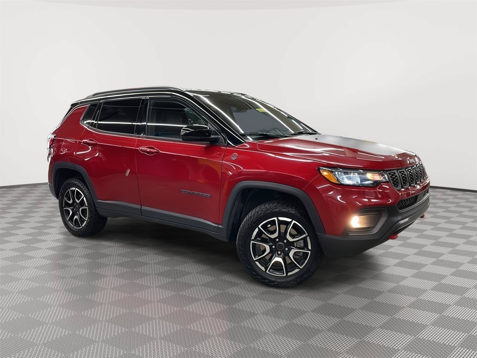 Used 2025 Jeep Compass Trailhawk AWD/4WD image 3