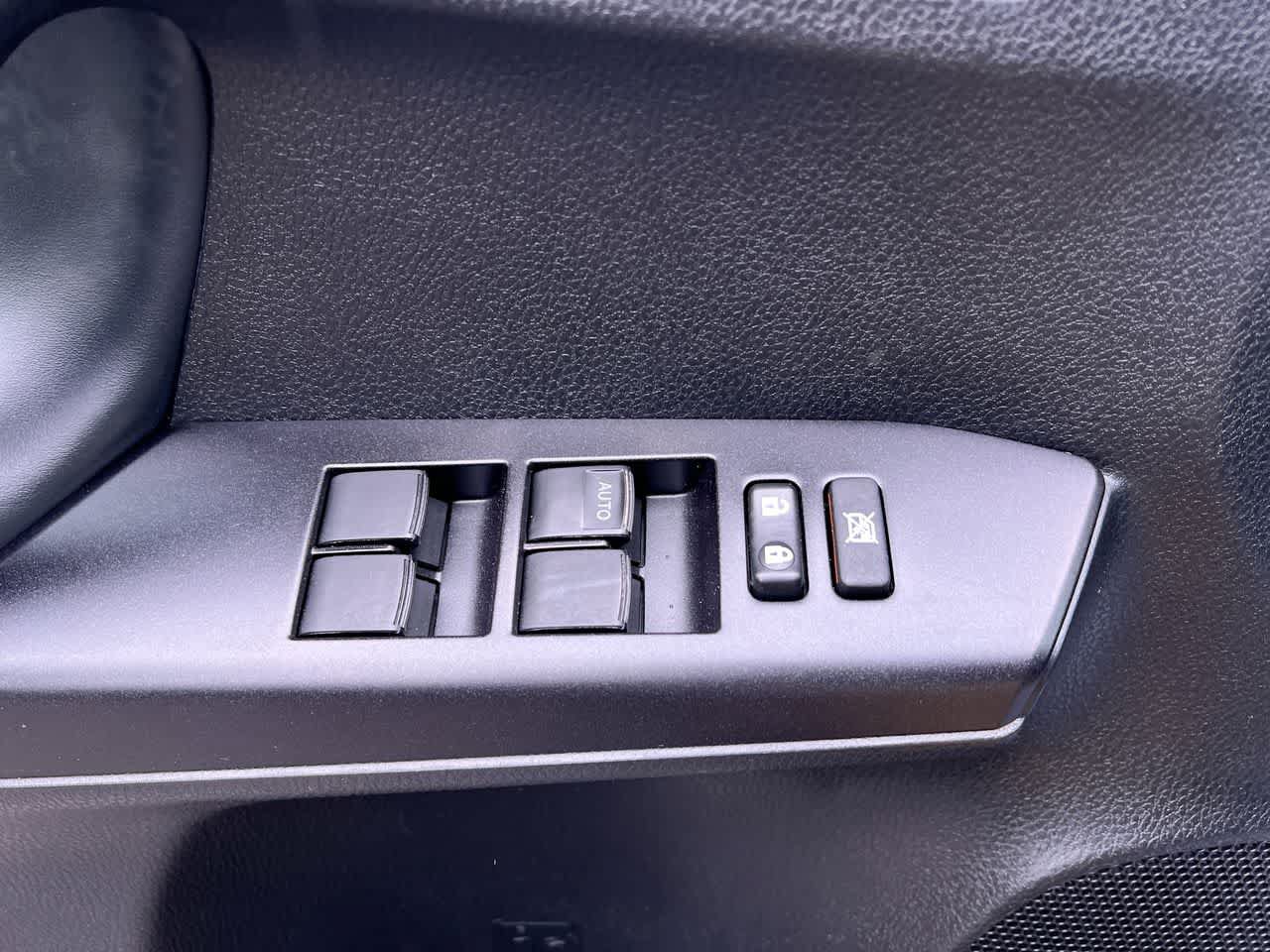 Used 2018 Toyota RAV4 XLE FWD image 13
