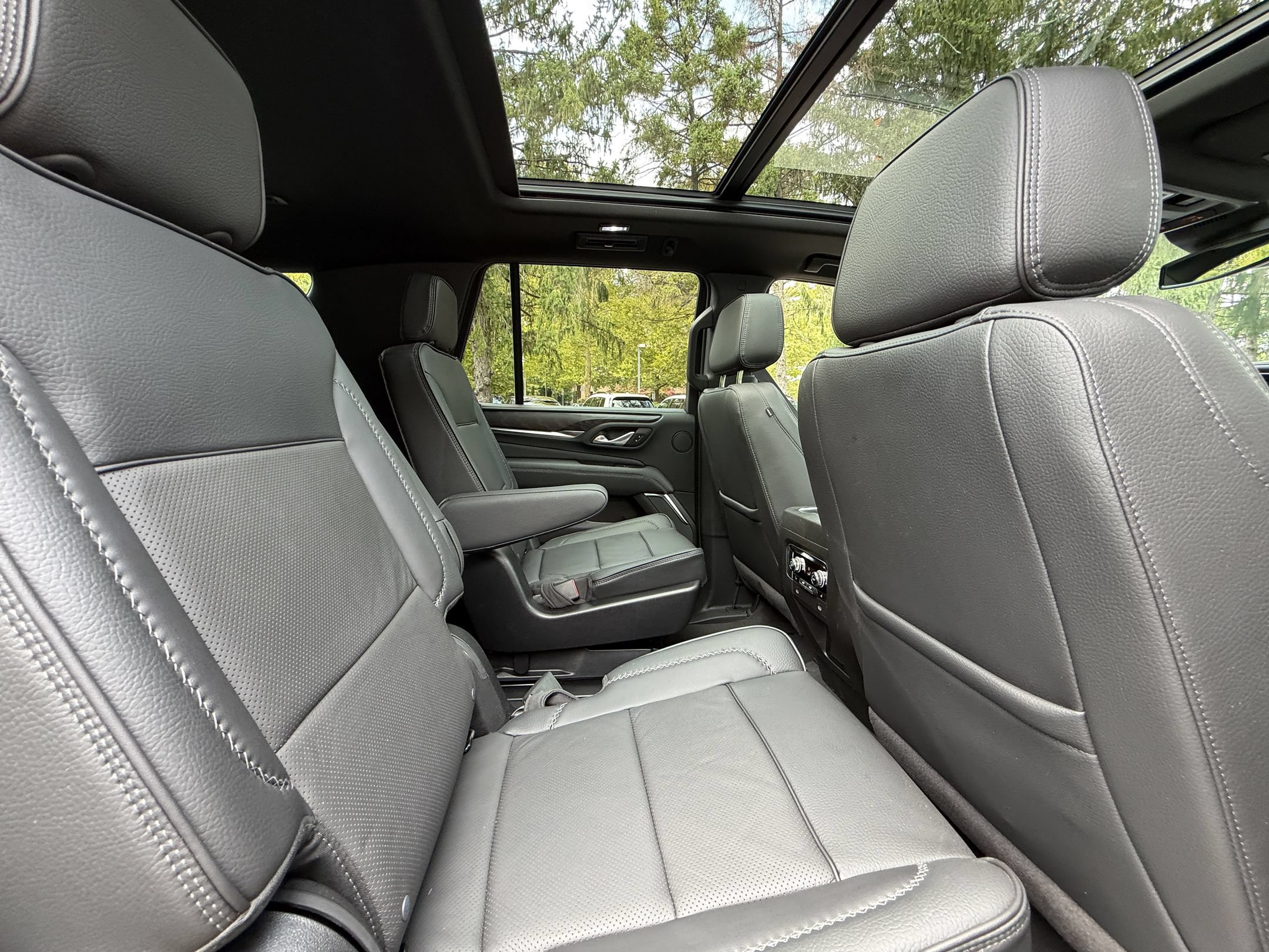 Used 2024 GMC Yukon Denali AWD/4WD image 31