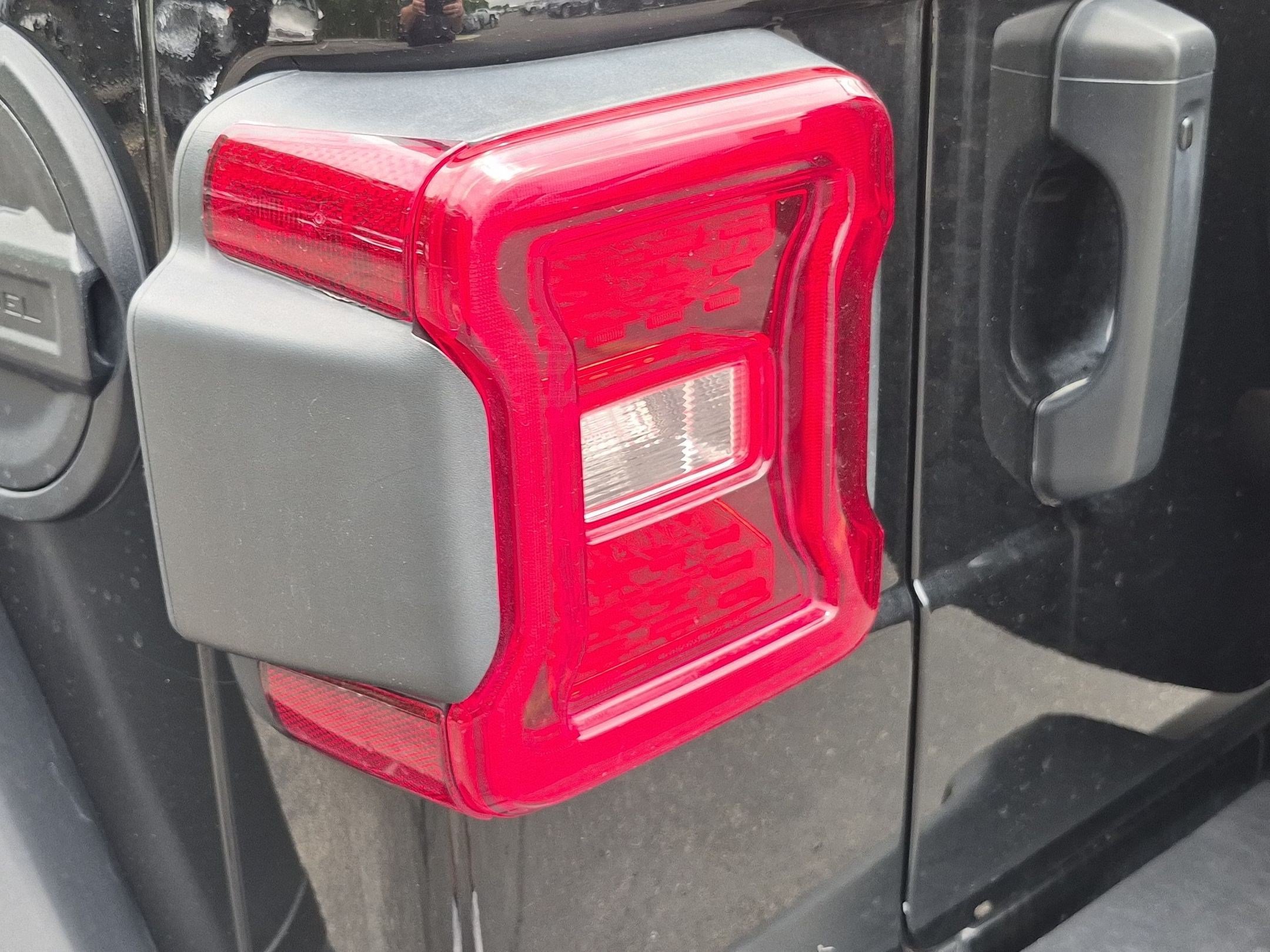 Used 2024 Jeep Wrangler Unlimited Rubicon w/ Convenience Group AWD/4WD image 12