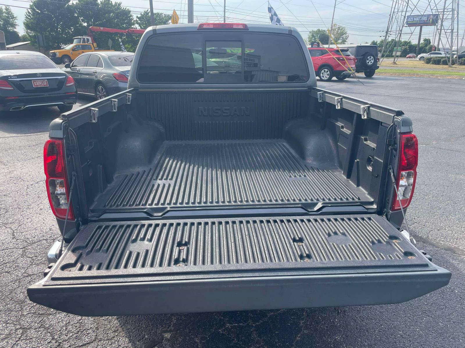 Used 2019 Nissan Frontier SV RWD image 7