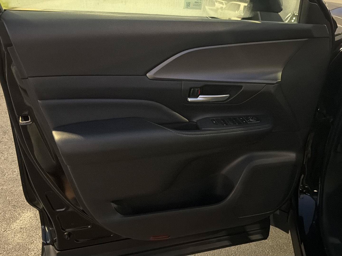 Certified 2025 Toyota Grand Highlander FWD image 17