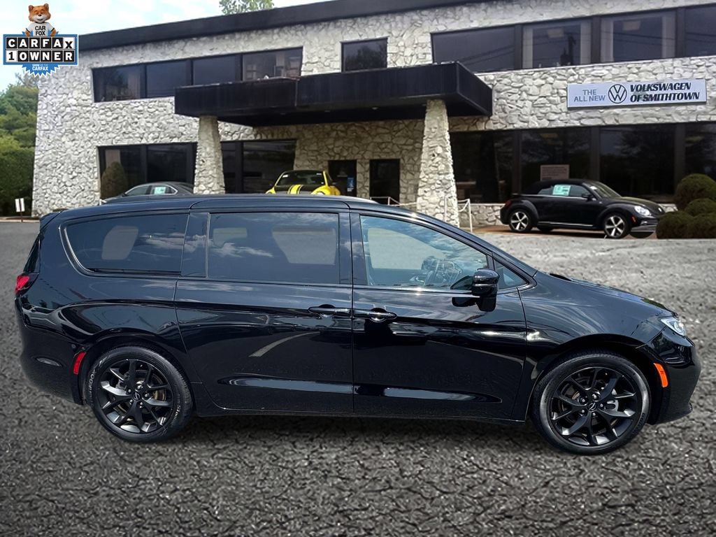 Used 2025 Chrysler Pacifica Limited FWD image 4