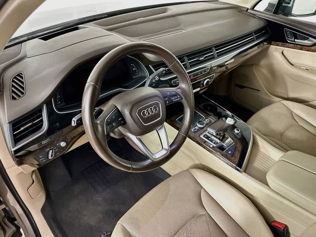 Used 2017 Audi Q7 3.0T Prestige AWD/4WD image 2