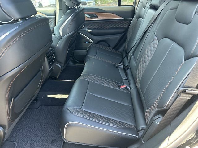 New 2025 Jeep Grand Cherokee Summit image 19
