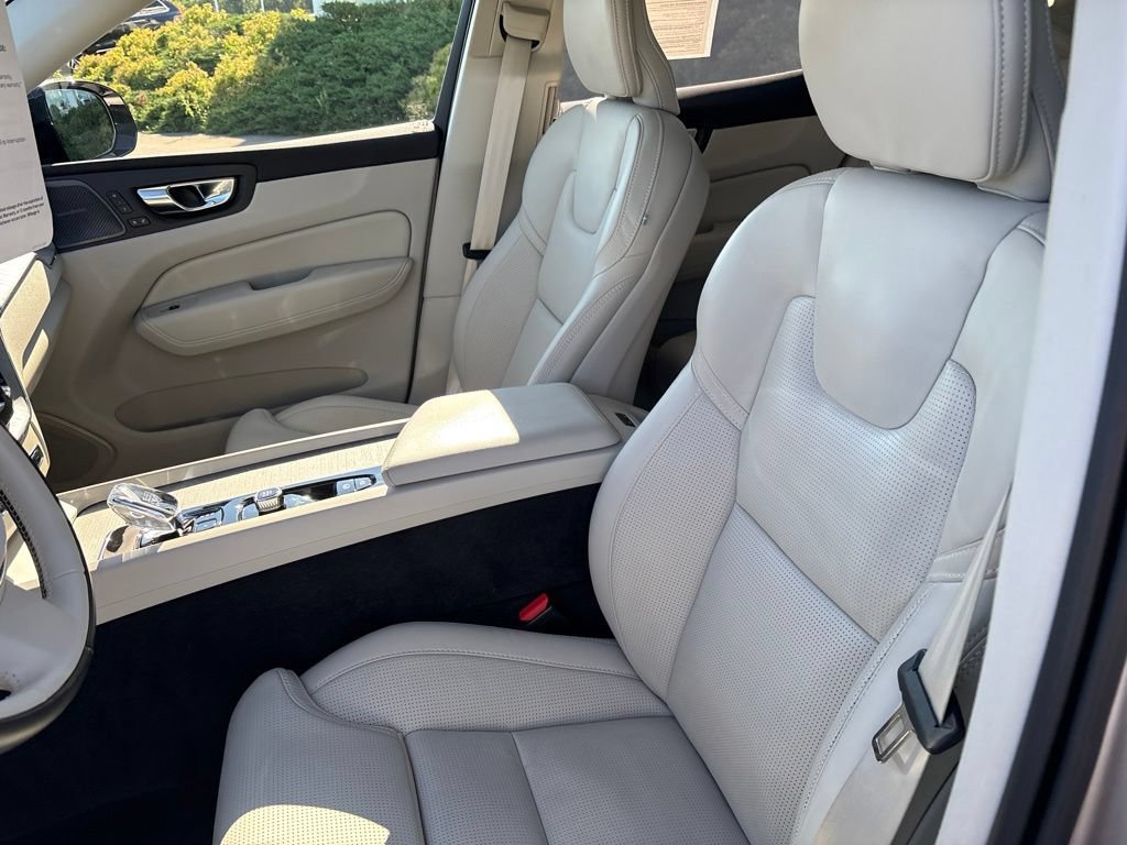 Certified 2025 Volvo XC60 T8 Ultra AWD/4WD image 17