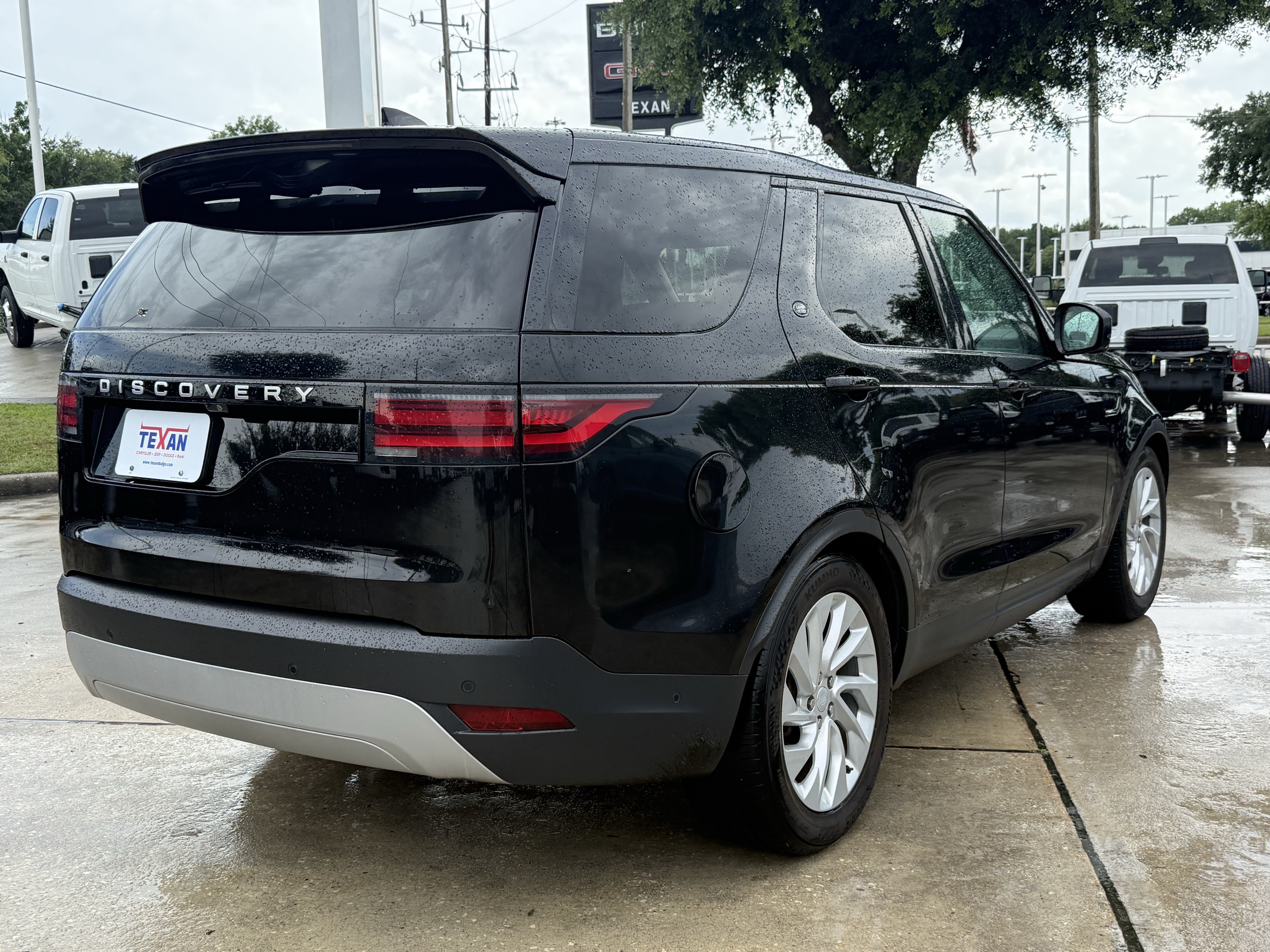 Used 2024 Land Rover Discovery S AWD/4WD image 5