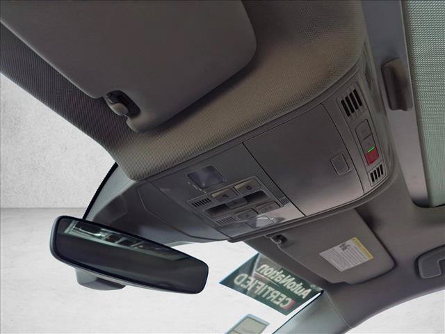 Used 2025 Volkswagen Jetta SE FWD image 19