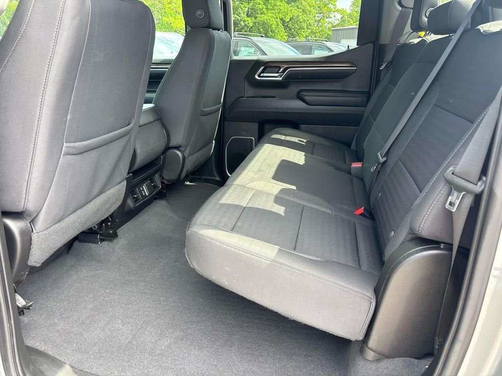 Used 2023 Chevrolet Silverado 1500 LT AWD/4WD image 12