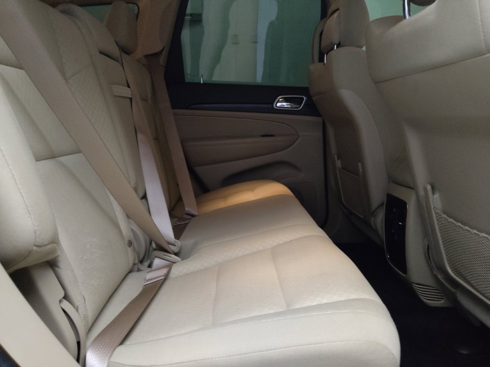Used 2019 Jeep Grand Cherokee Laredo AWD/4WD image 19