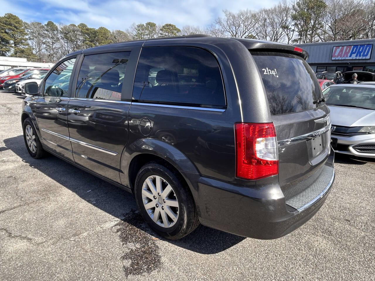 Used 2015 Chrysler Town & Country Touring w/ Driver Convenience Group image 3
