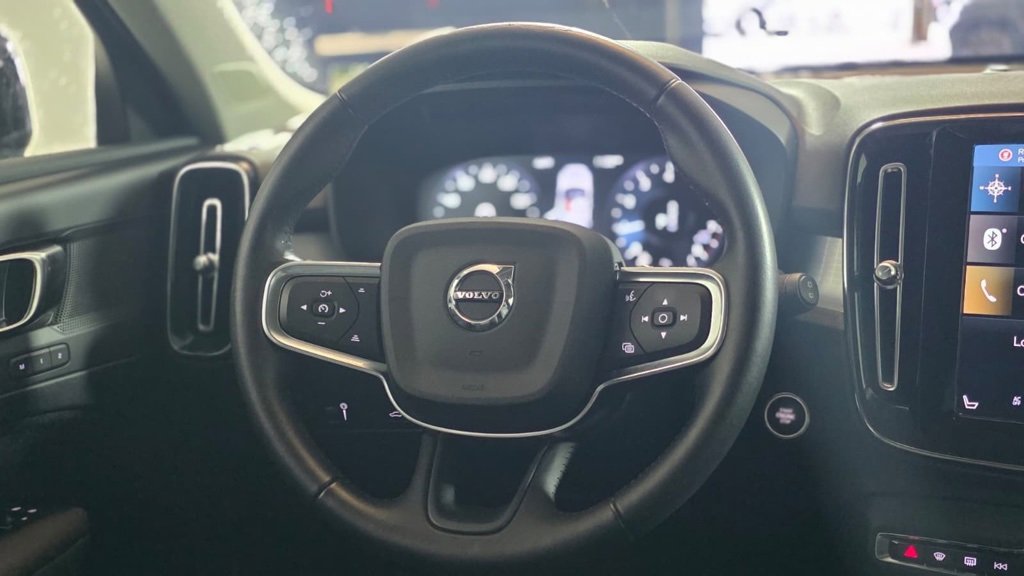 Used 2021 Volvo XC40 T5 Momentum w/ Climate Package image 14