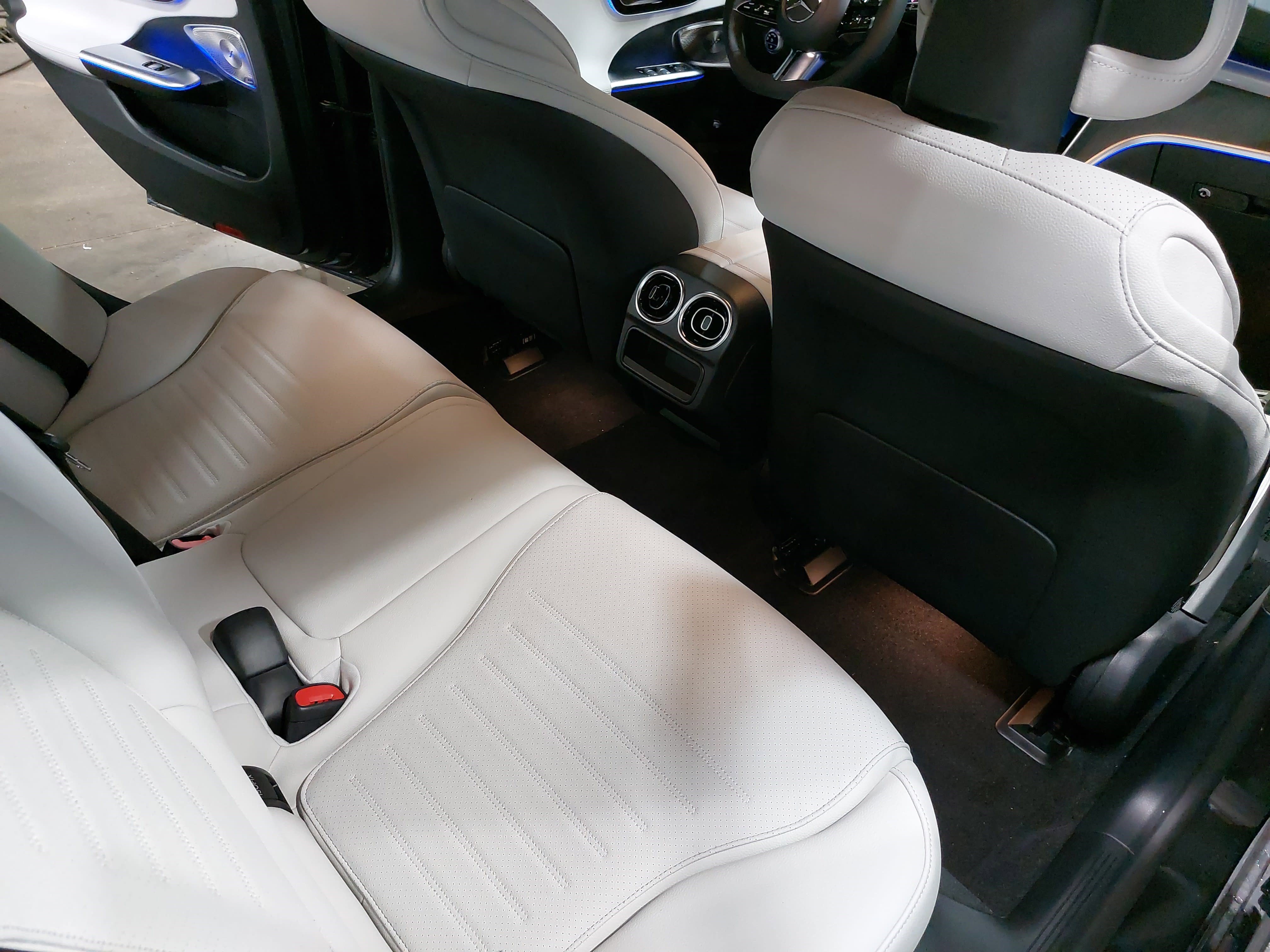 Used 2025 Mercedes-Benz C 300 Sedan image 11