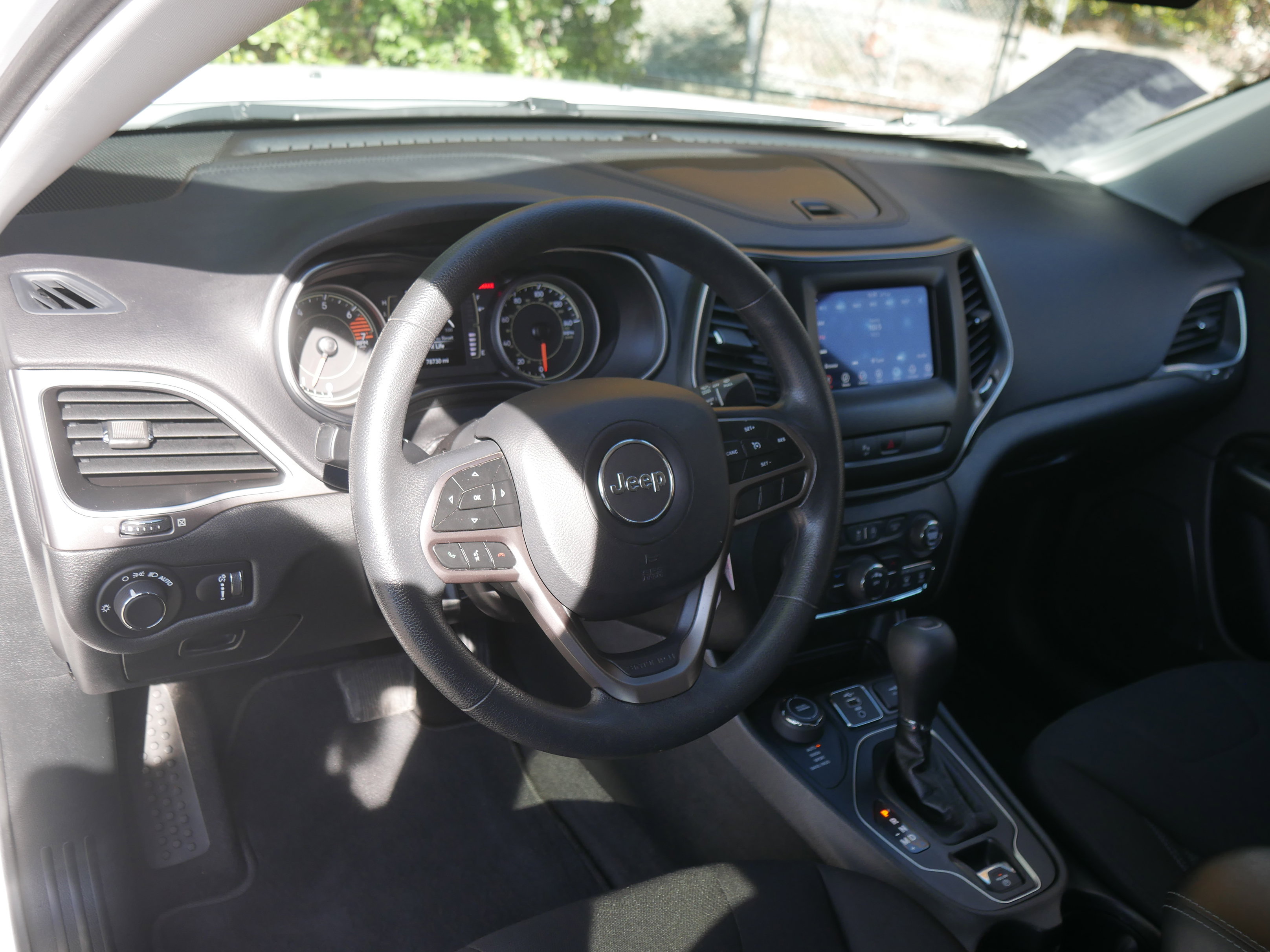 Used 2020 Jeep Cherokee Latitude image 4
