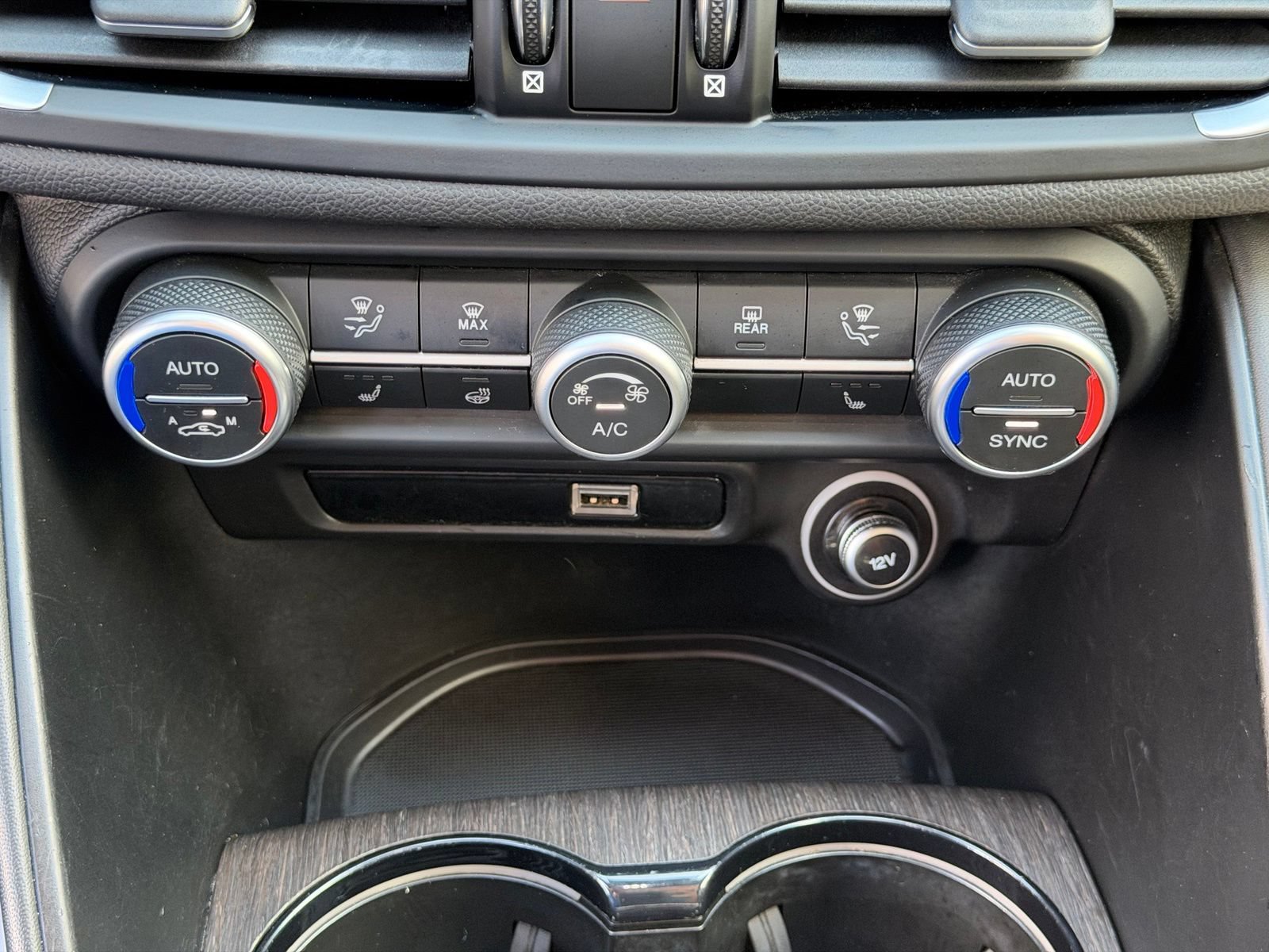Used 2021 Alfa Romeo Giulia Ti w/ Premium Package AWD/4WD image 23