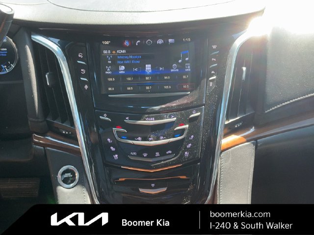 Used 2016 Cadillac Escalade Luxury AWD/4WD image 23