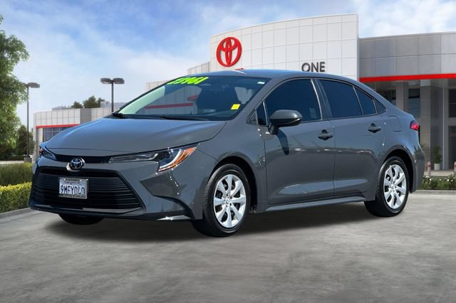Used 2025 Toyota Corolla LE FWD image 9