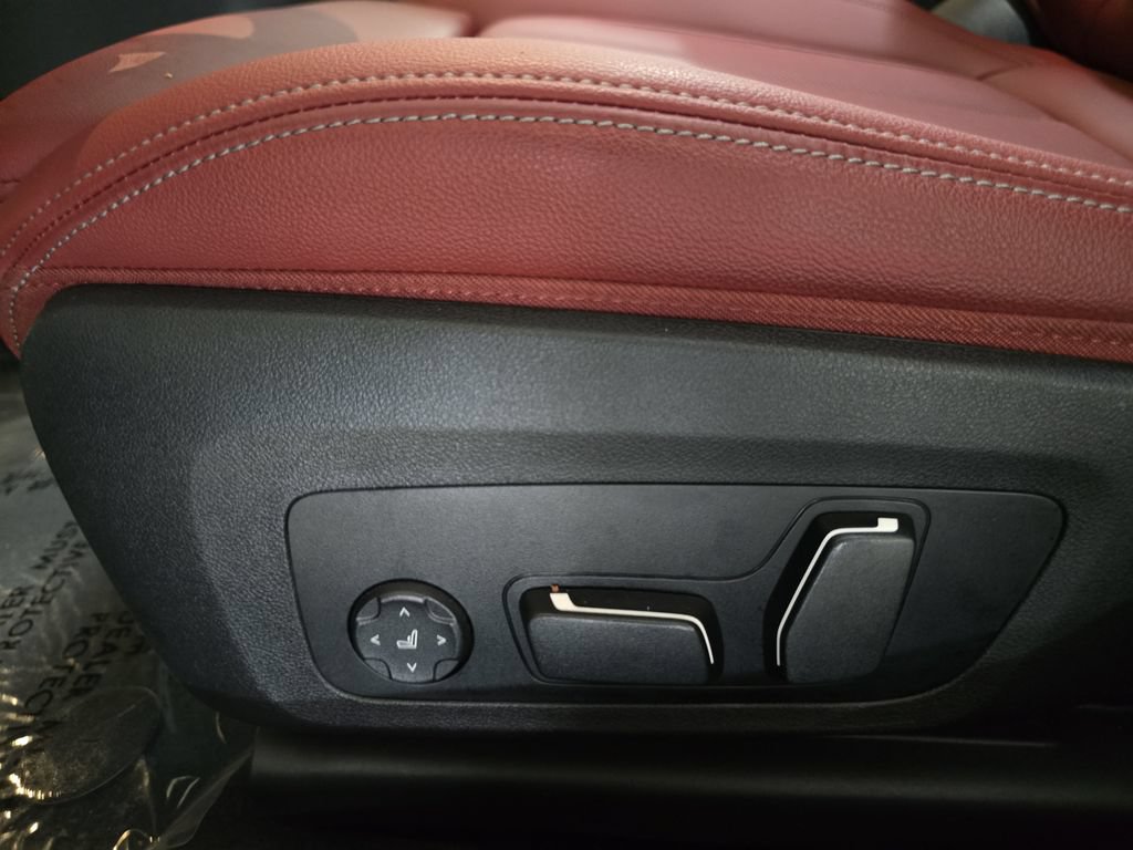 Certified 2024 BMW 330i Sedan w/ Convenience Package RWD image 25