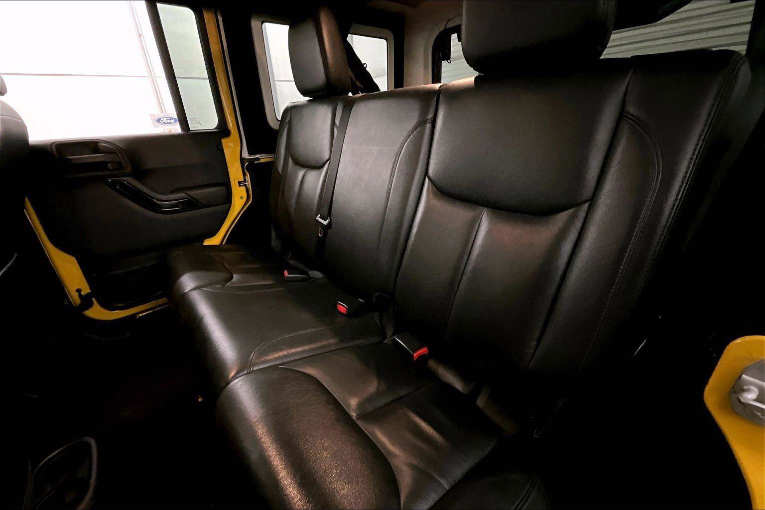 Used 2015 Jeep Wrangler Unlimited Sahara image 25