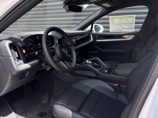 New 2026 Porsche Cayenne E-Hybrid Coupe AWD/4WD image 4