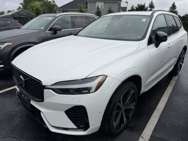 Used 2024 Volvo XC60 B5 Ultimate w/ Climate Package AWD/4WD image 3