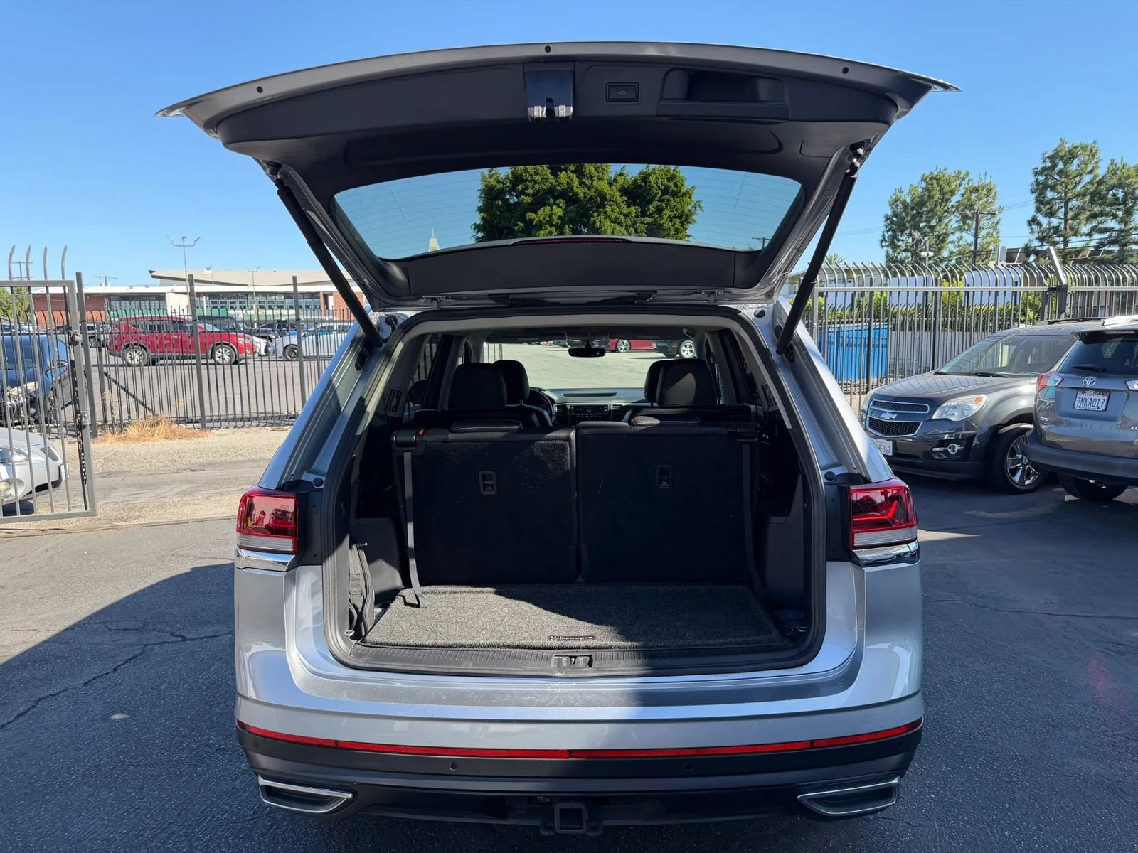 Used 2021 Volkswagen Atlas SE w/ Panoramic Sunroof Package FWD image 17