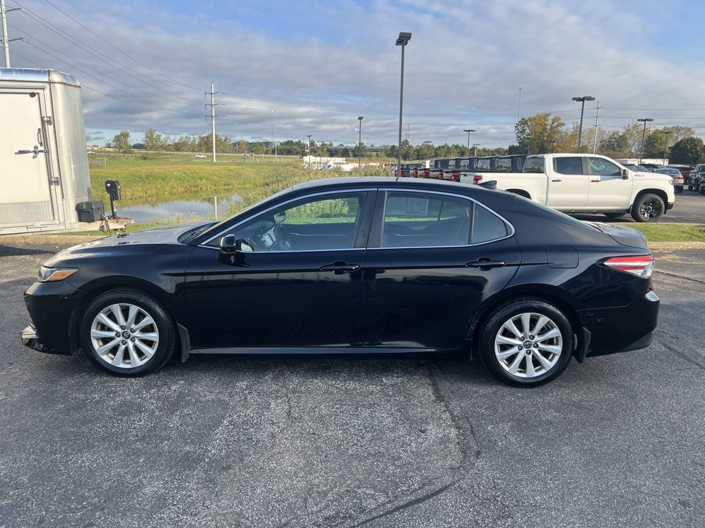 Used 2020 Toyota Camry LE image 4