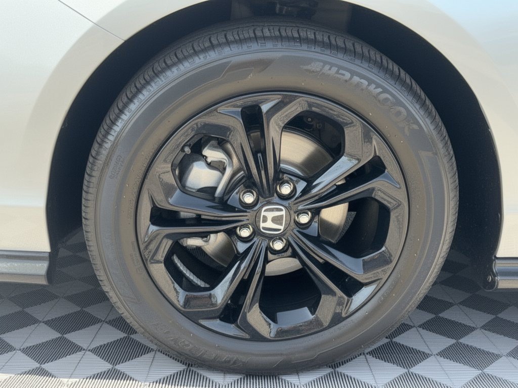 Certified 2025 Honda Accord SE image 13