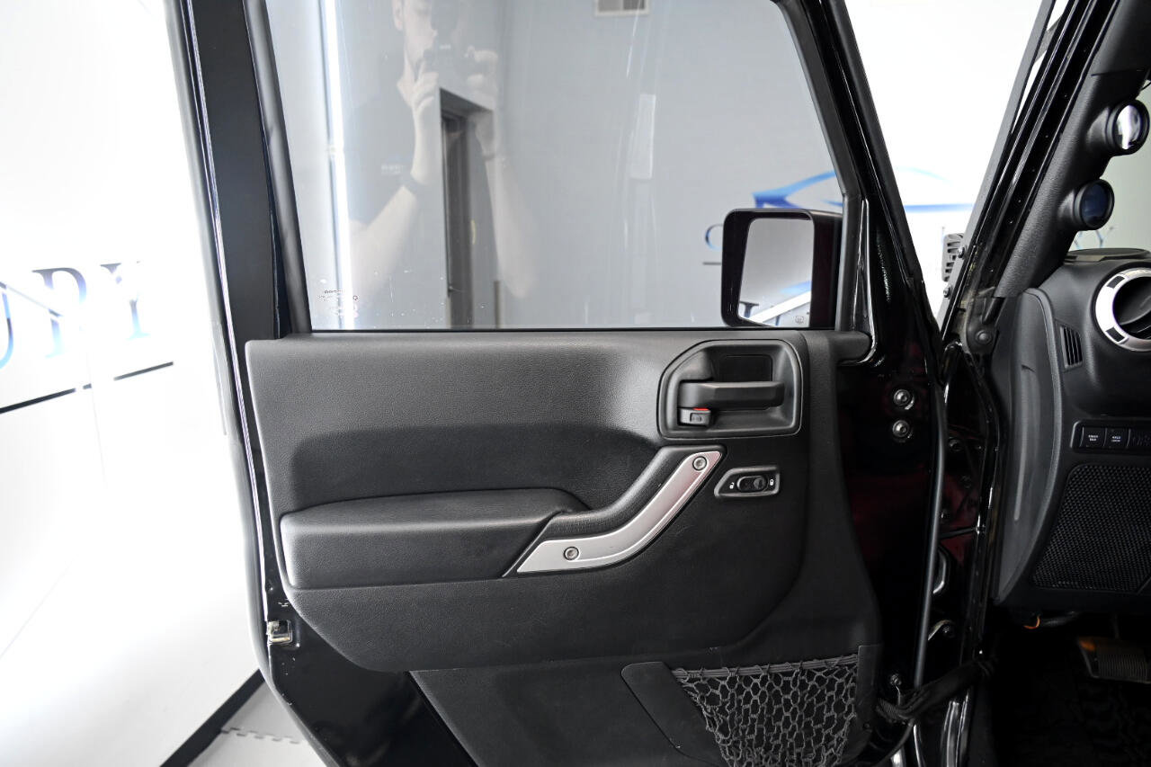 Used 2018 Jeep Wrangler Unlimited Rubicon w/ Cold Weather Group image 19