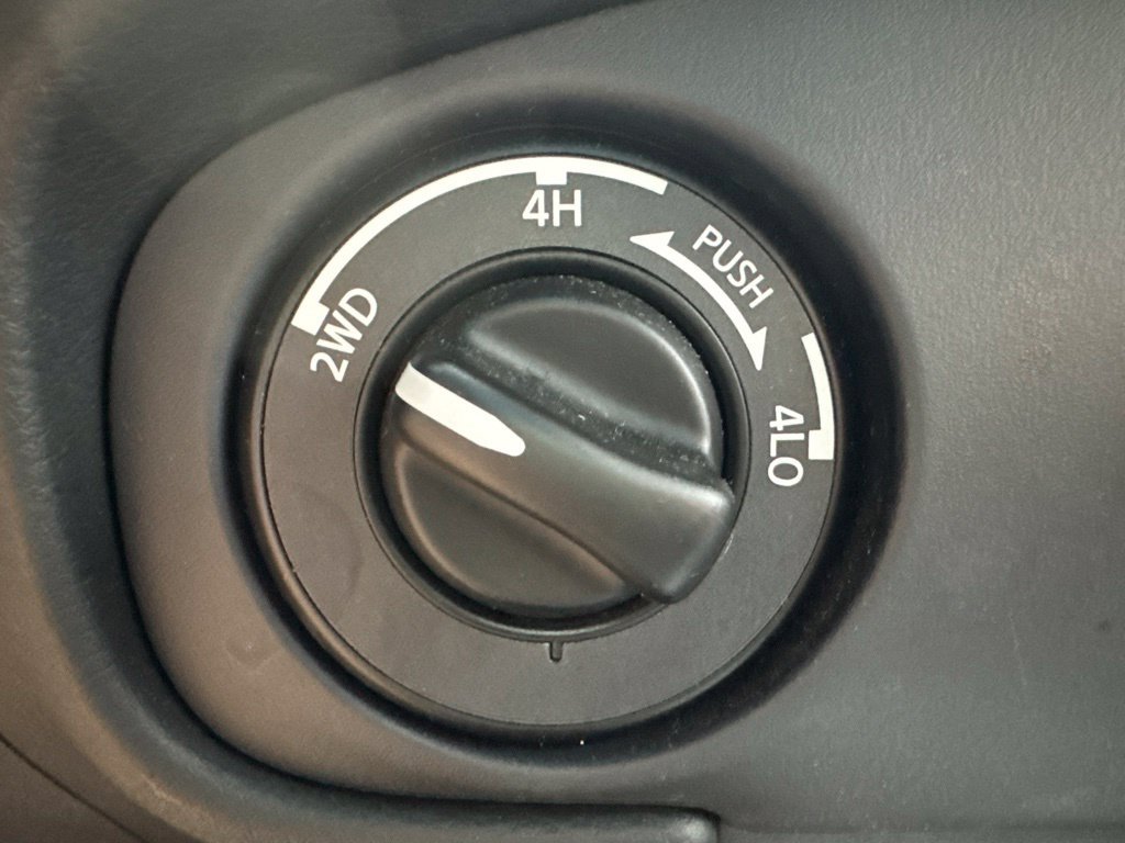 Used 2024 Nissan Frontier SV AWD/4WD image 28