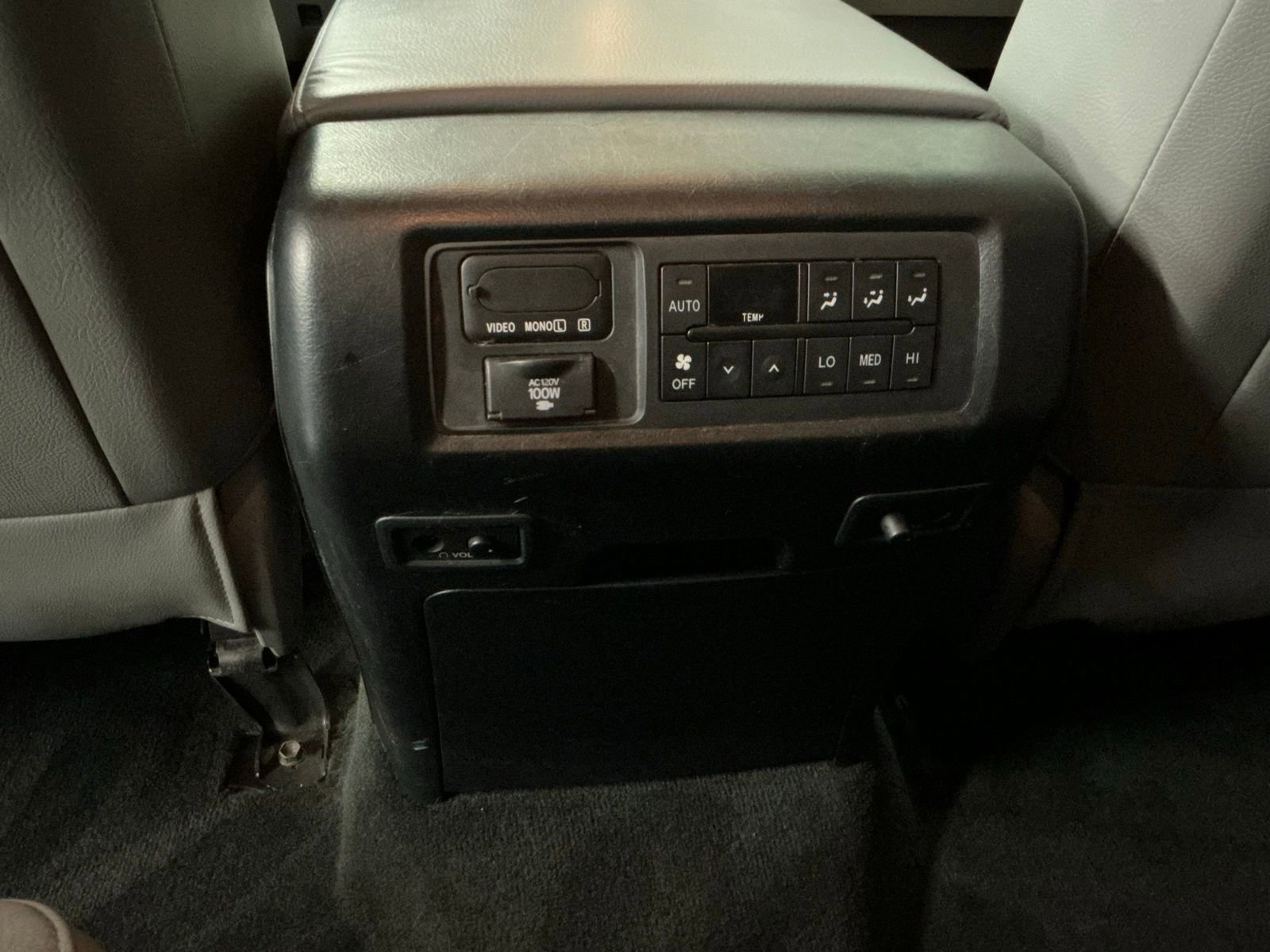 Used 2013 Toyota Sequoia Platinum w/ Preferred Accessory Pkg image 20