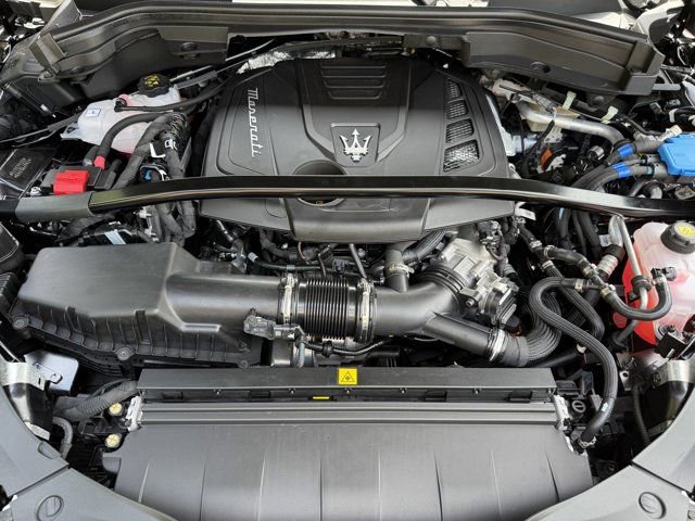 New 2025 Maserati Grecale GT image 9