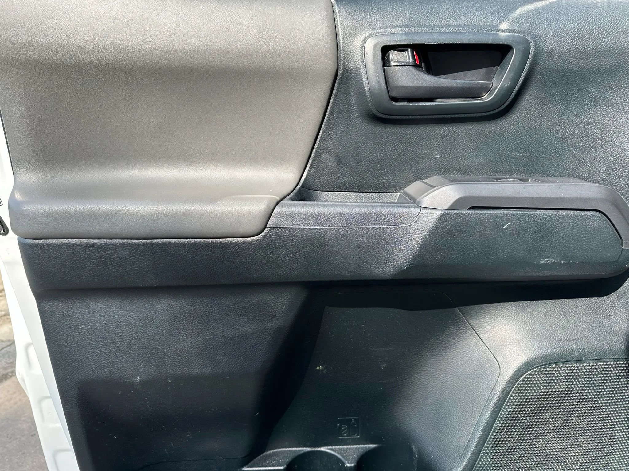 Used 2017 Toyota Tacoma SR image 11