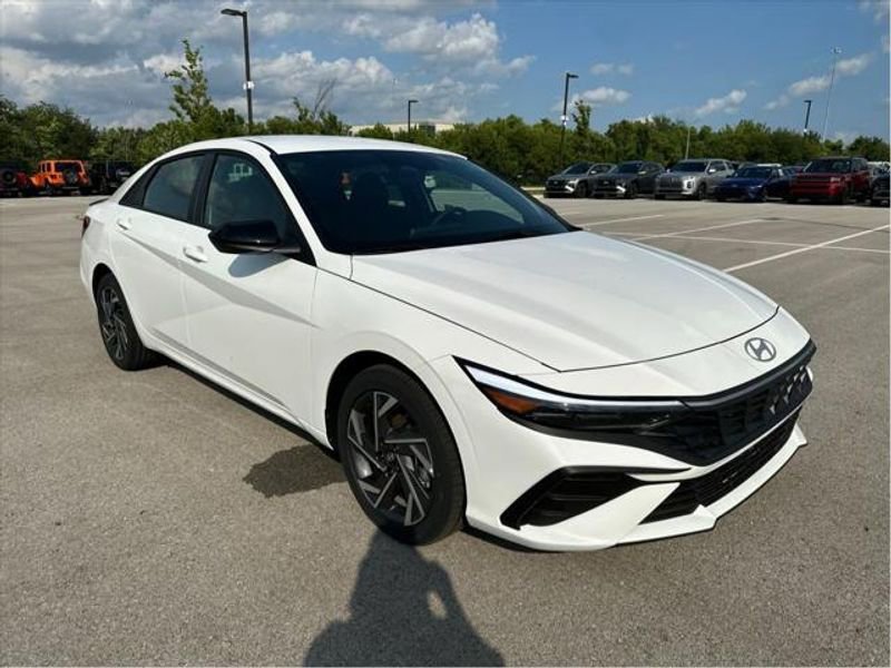 New 2025 Hyundai Elantra SEL image 7
