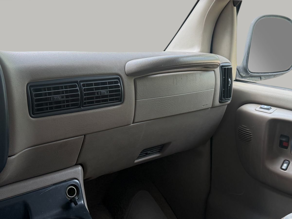 Used 1998 Chevrolet Express 2500 Passenger w/ Preferred Equipment Group RWD image 12