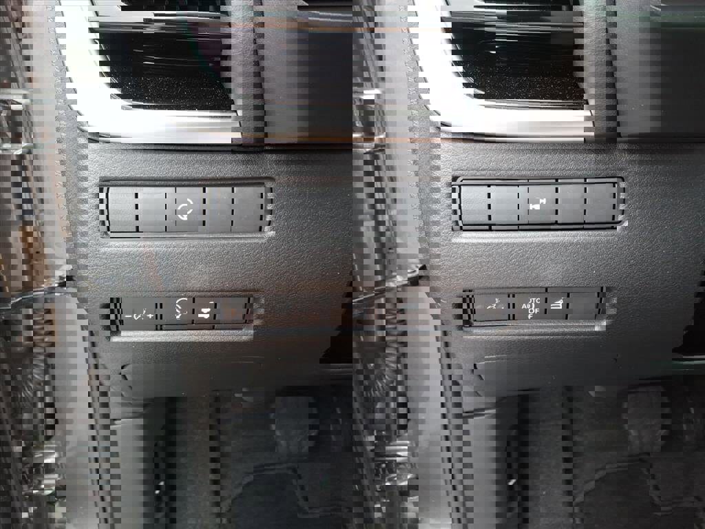 Used 2024 Nissan Rogue SL image 15