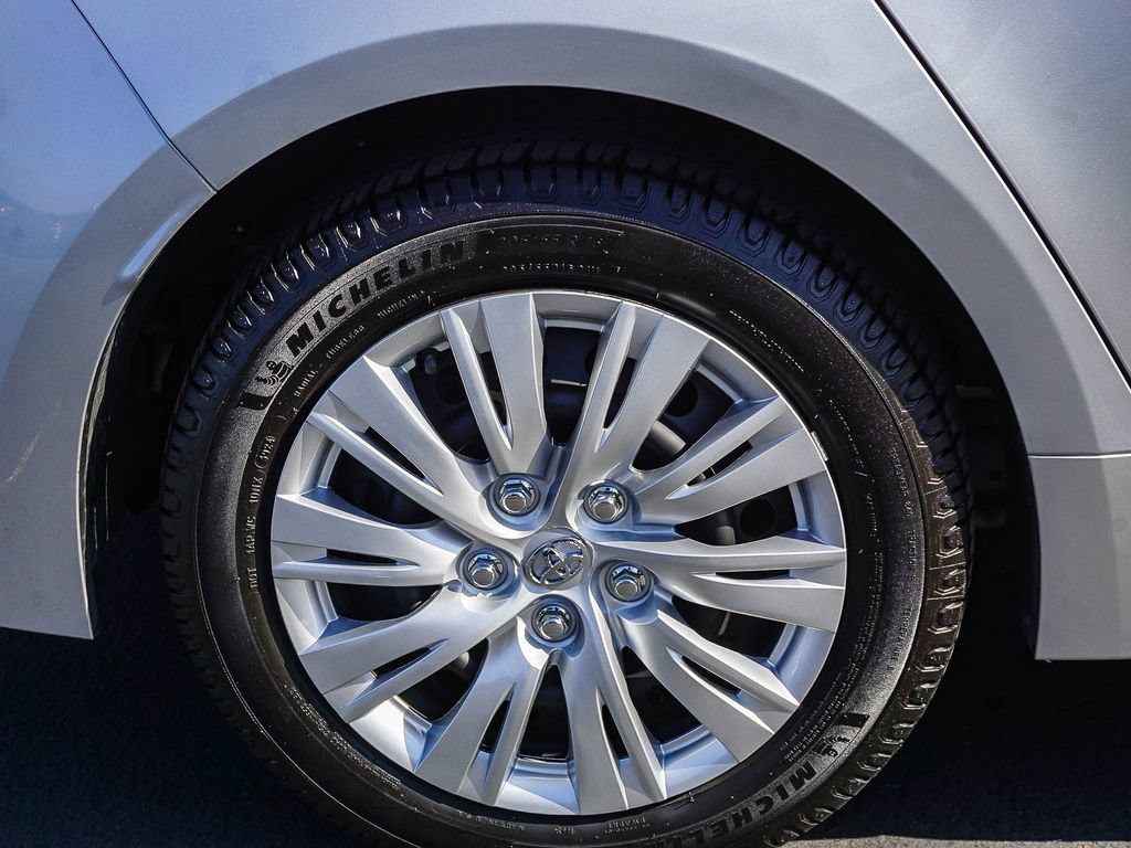 Used 2021 Toyota Corolla LE w/ Carpet Mat Package (TMS) FWD image 8