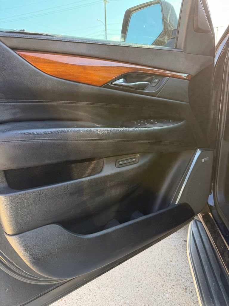 Used 2016 Cadillac Escalade ESV Luxury image 21