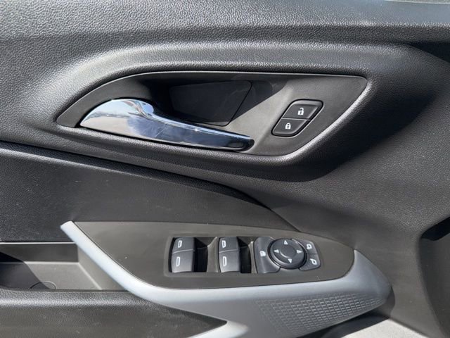 Used 2025 Chevrolet Trax LS w/ LS Convenience Package image 29