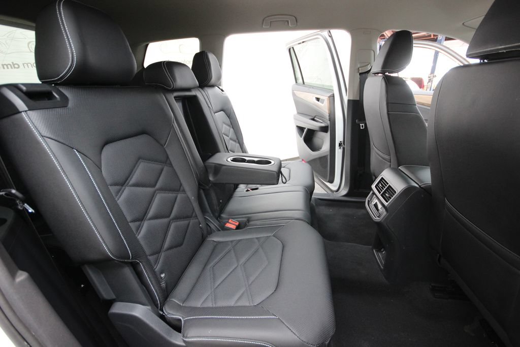 Used 2025 Volkswagen Atlas SE AWD/4WD image 31