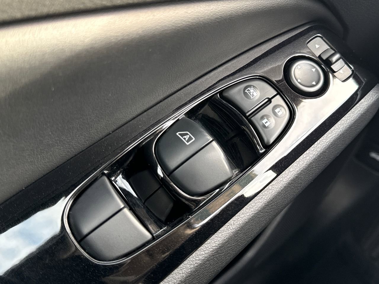 Used 2024 Nissan Altima 2.5 SR image 30