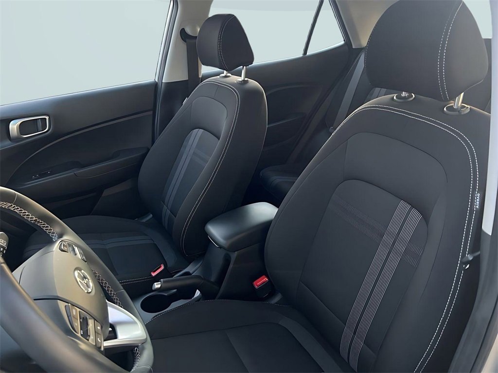 Used 2025 Hyundai Venue SEL image 9