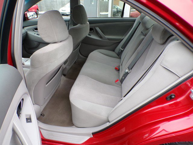 Used 2011 Toyota Camry LE image 13