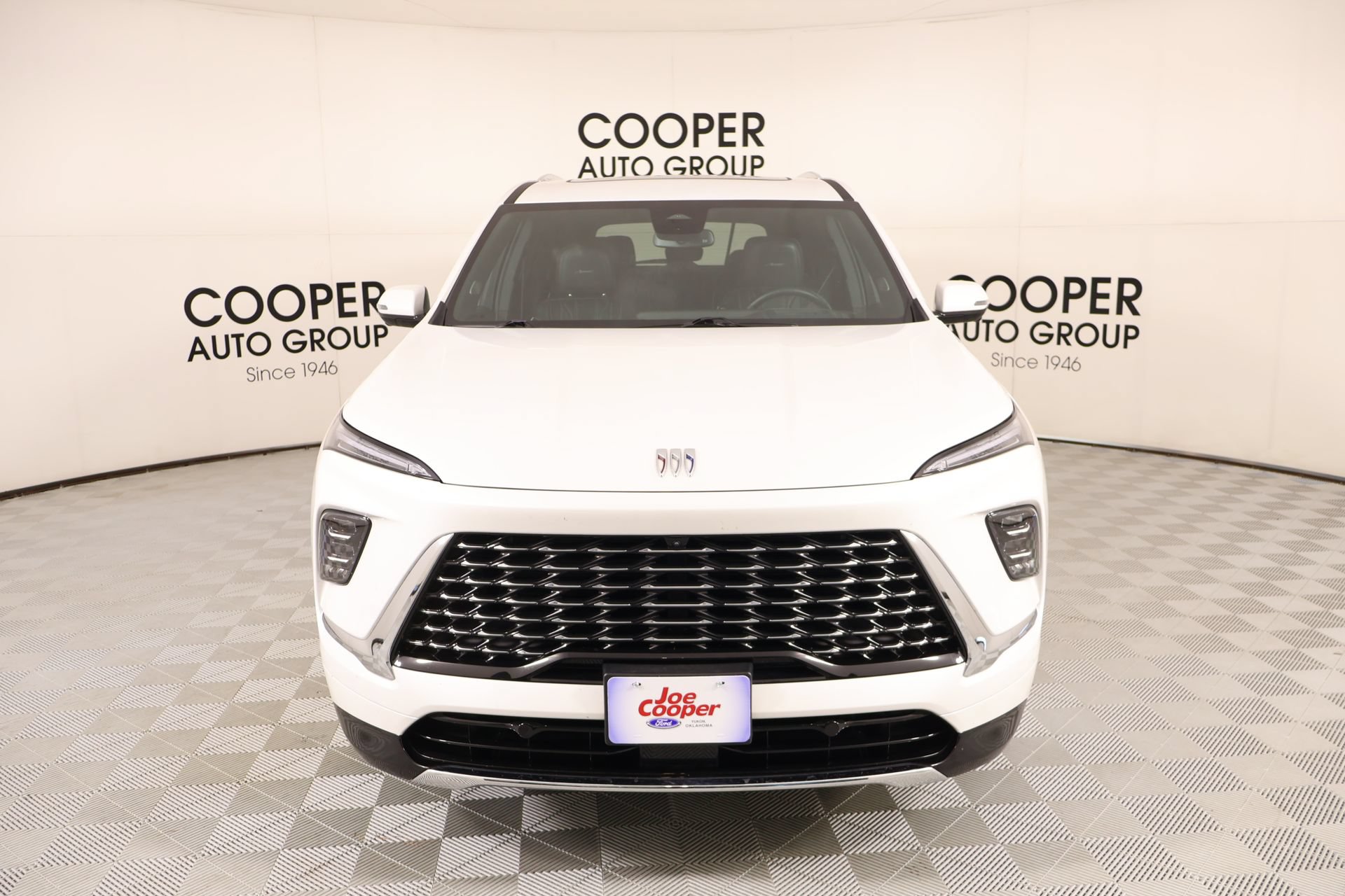 Used 2025 Buick Enclave Avenir FWD image 9