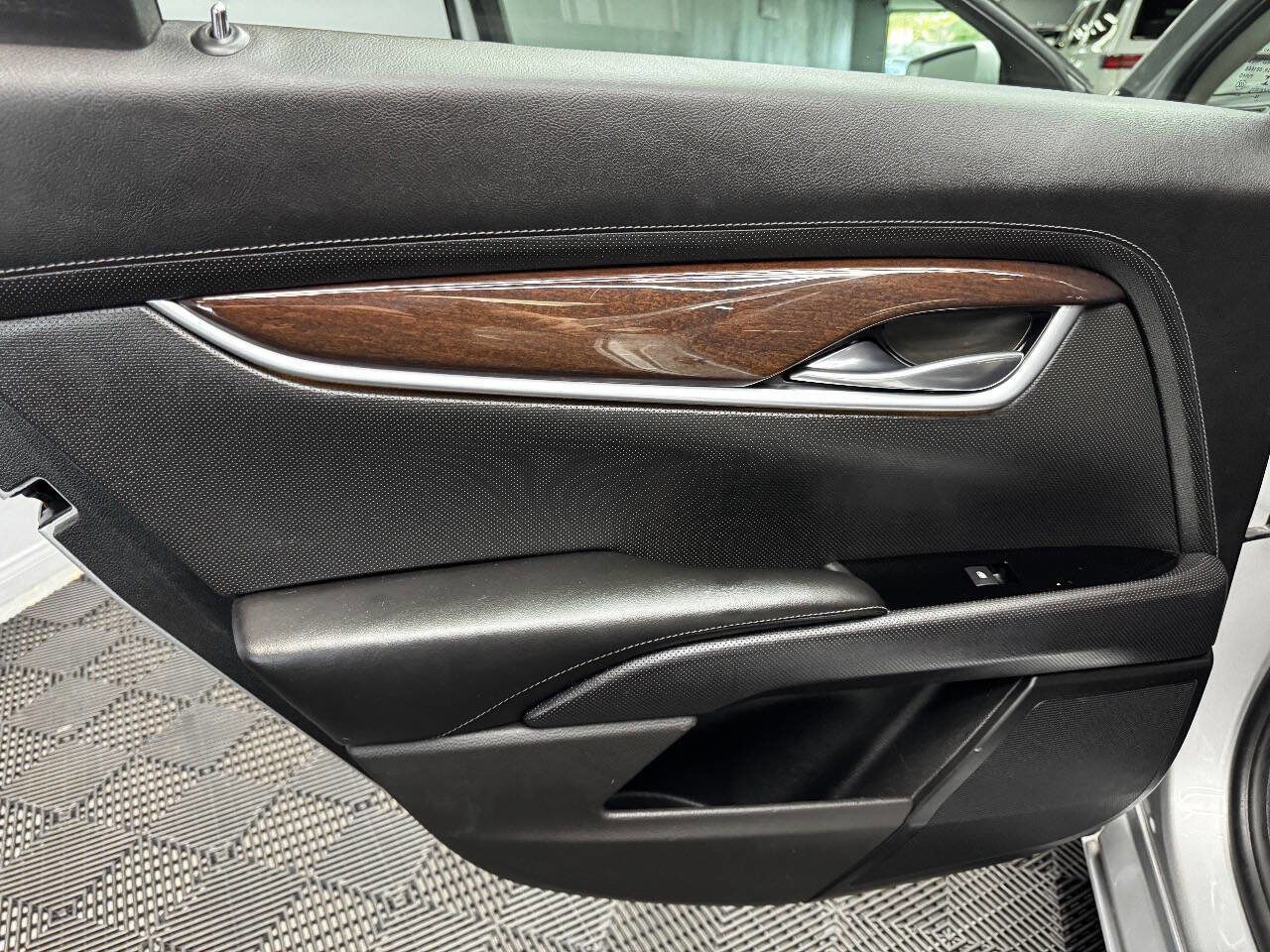 Used 2017 Cadillac XTS Luxury image 44